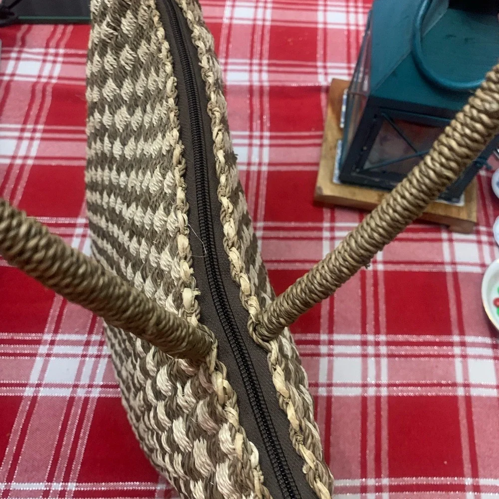 Elegant Woven Tote in Brown and Cream - Picture 7 of 7